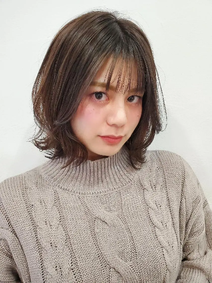 ミディアム カラー レイヤーカット 外ハネヘア 仁科 美乃里のヘアスタイル