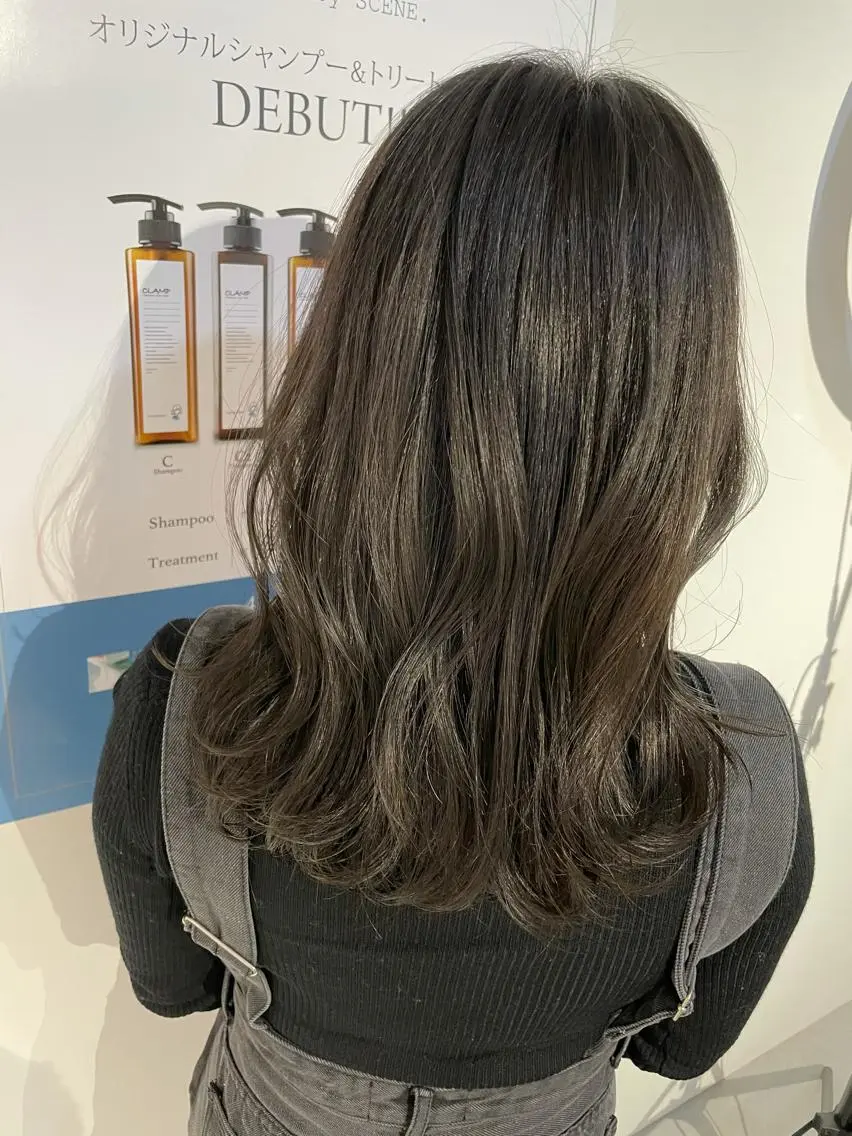 セミロング カラー アディクシーカラー アッシュ アッシュグレー アッシュグレージュ グレージュ ヘアカラー トリートメント 🍊新宿南口🍊 ERINAのヘアスタイル