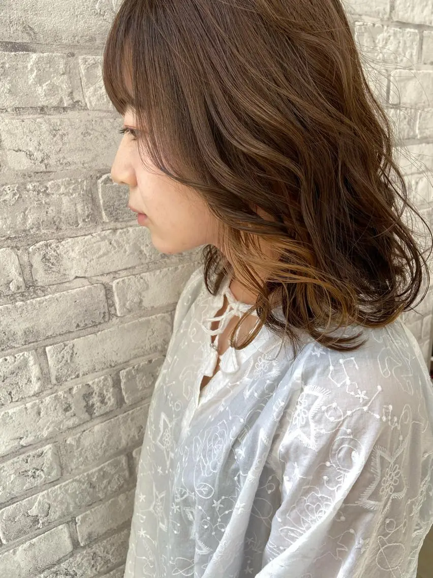 ミディアム カラー イヤリングカラー ハイライトカラー ハイライト カット ヘアカラー Oopsレイヤー 加藤澄都のヘアスタイル