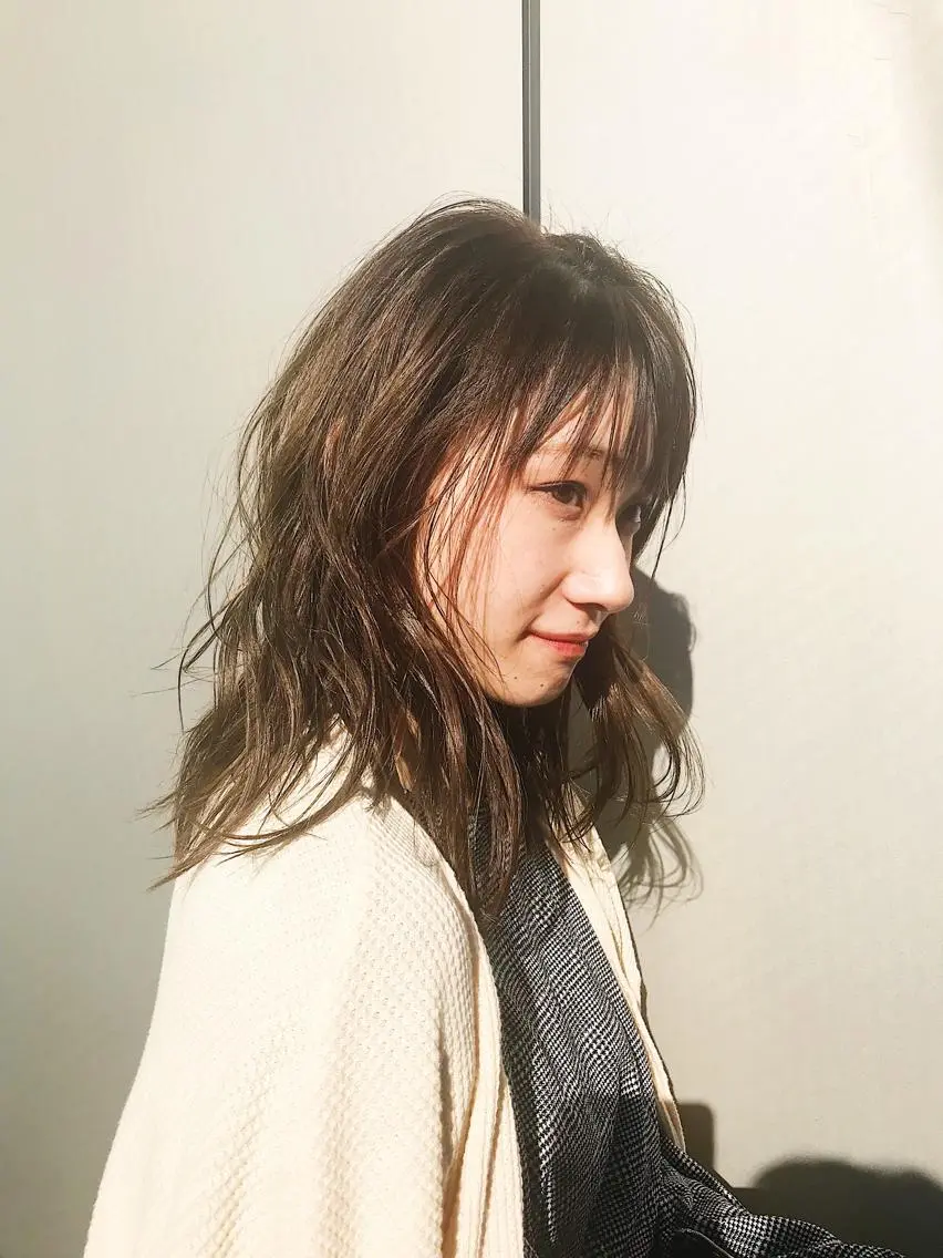 セミロング カラー ベージュカラー 透明感カラー グレージュ レイヤーカット 苅北 泰輔のヘアスタイル