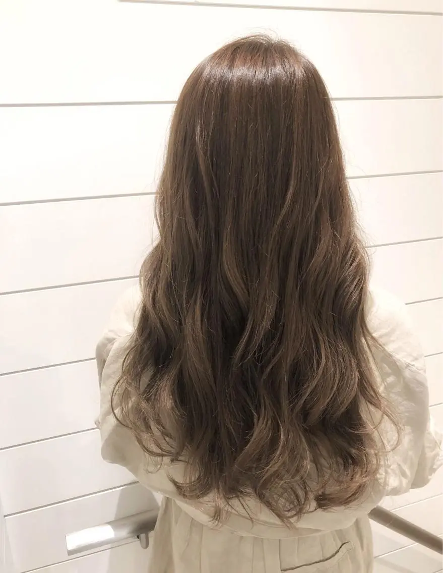 ロング カラー グレージュ カーキグレージュ 🍊新宿南口🍊 ERINAのヘアスタイル