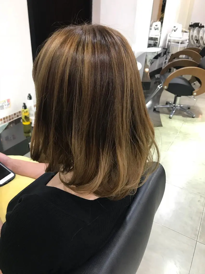 ミディアム カラー ヘアアレンジ アッシュ バレイヤージュ レイヤーカット 烏山 達也のヘアスタイル