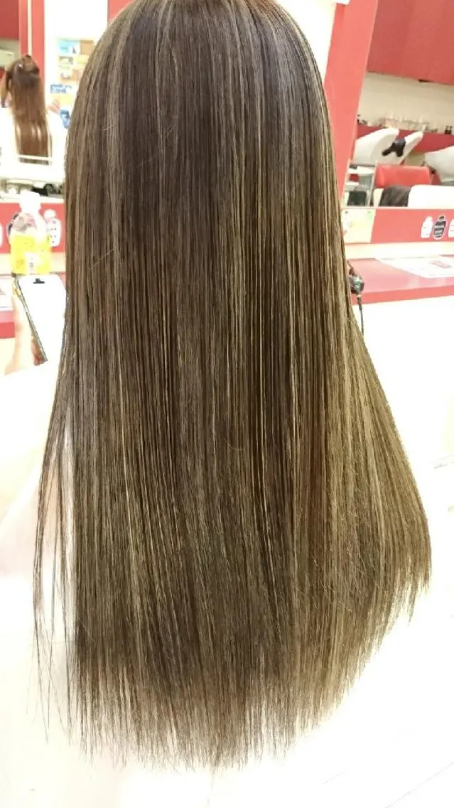 ロング カラー バレイヤージュ ハイライトカラー ハイライト レイヤーカット Le Lien カジのヘアスタイル