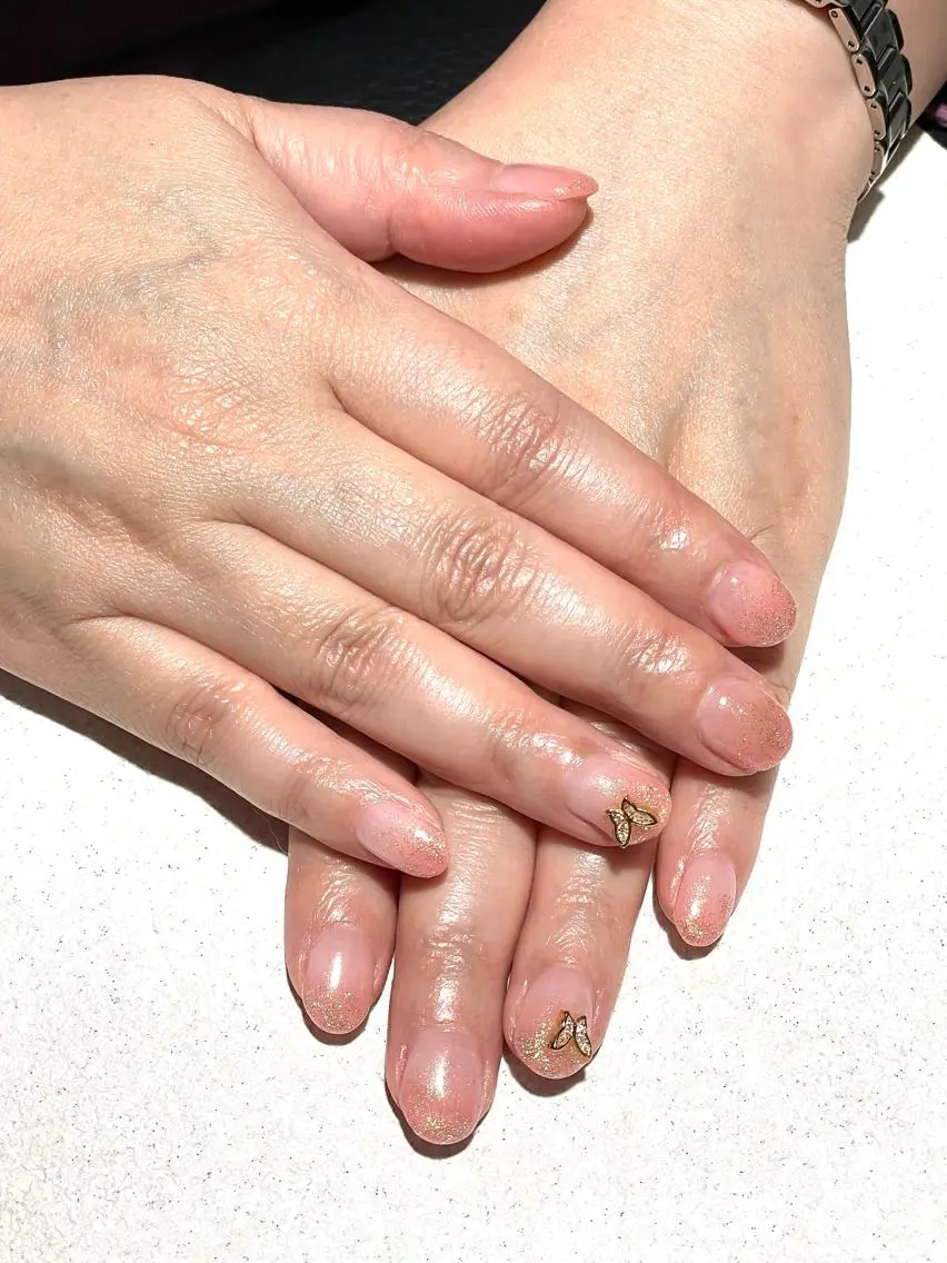ネイル グラデーション ラメ(グリッター) ピンク シンプルネイル 春ネイル ハンドネイル フットネイル Aila.nail _F_AYUMIのネイルデザイン