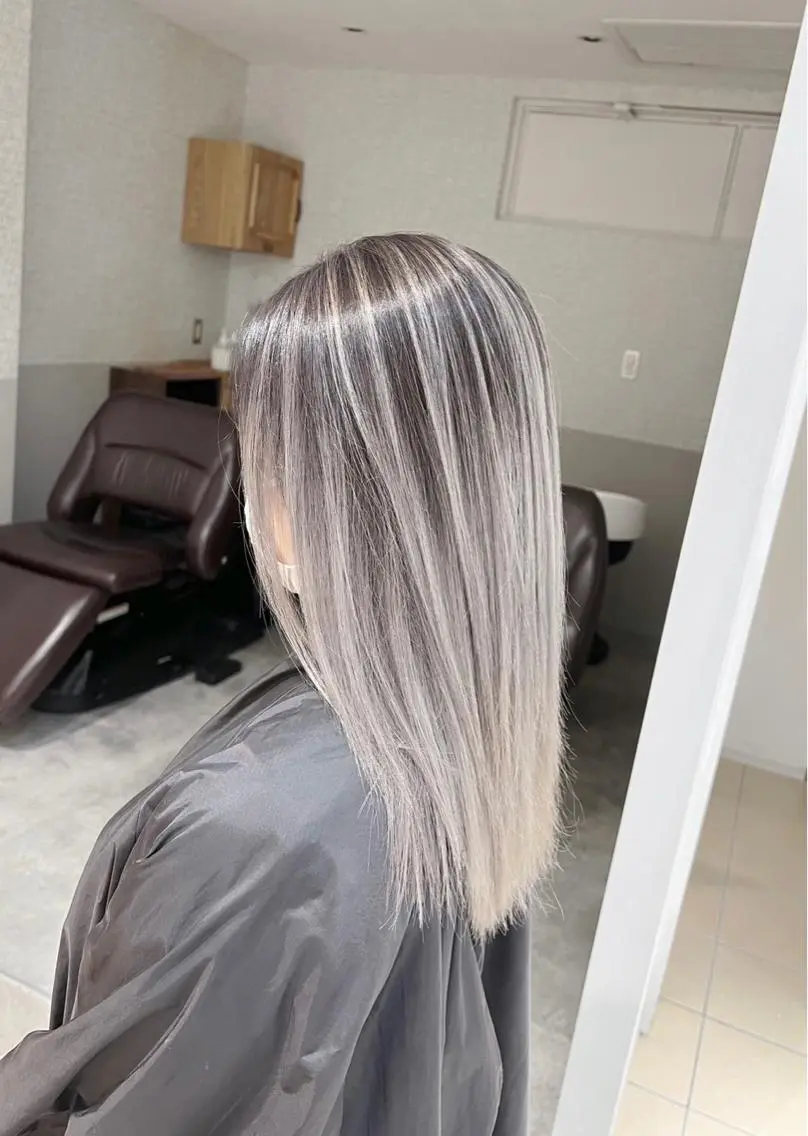 ミディアム カラー バレイヤージュ グレージュ レイヤーカット ヘアカラー トリートメント 指名数No.1 /NAOYAのヘアスタイル