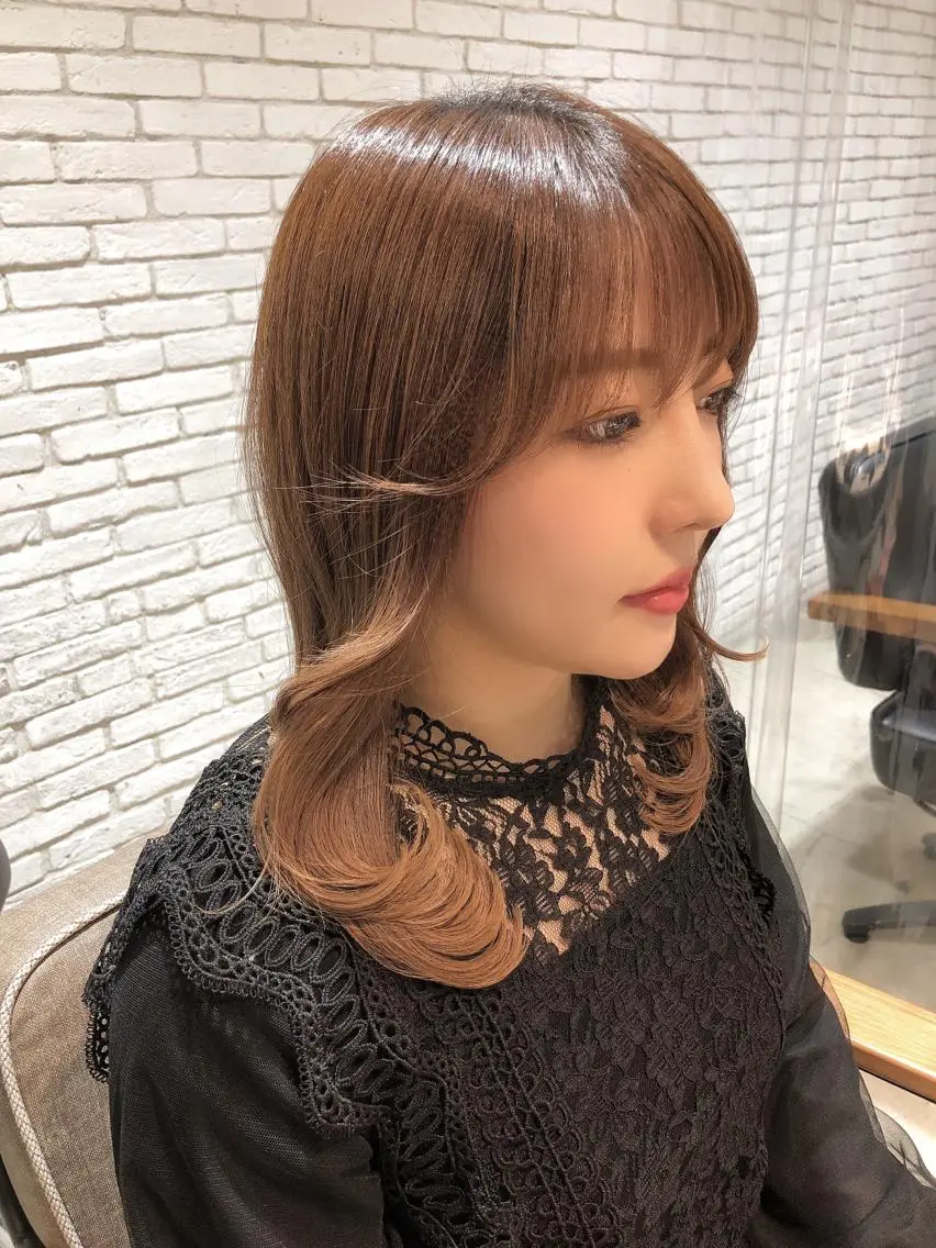 セミロング エギョモリ レイヤーカット 小山 悠のヘアスタイル