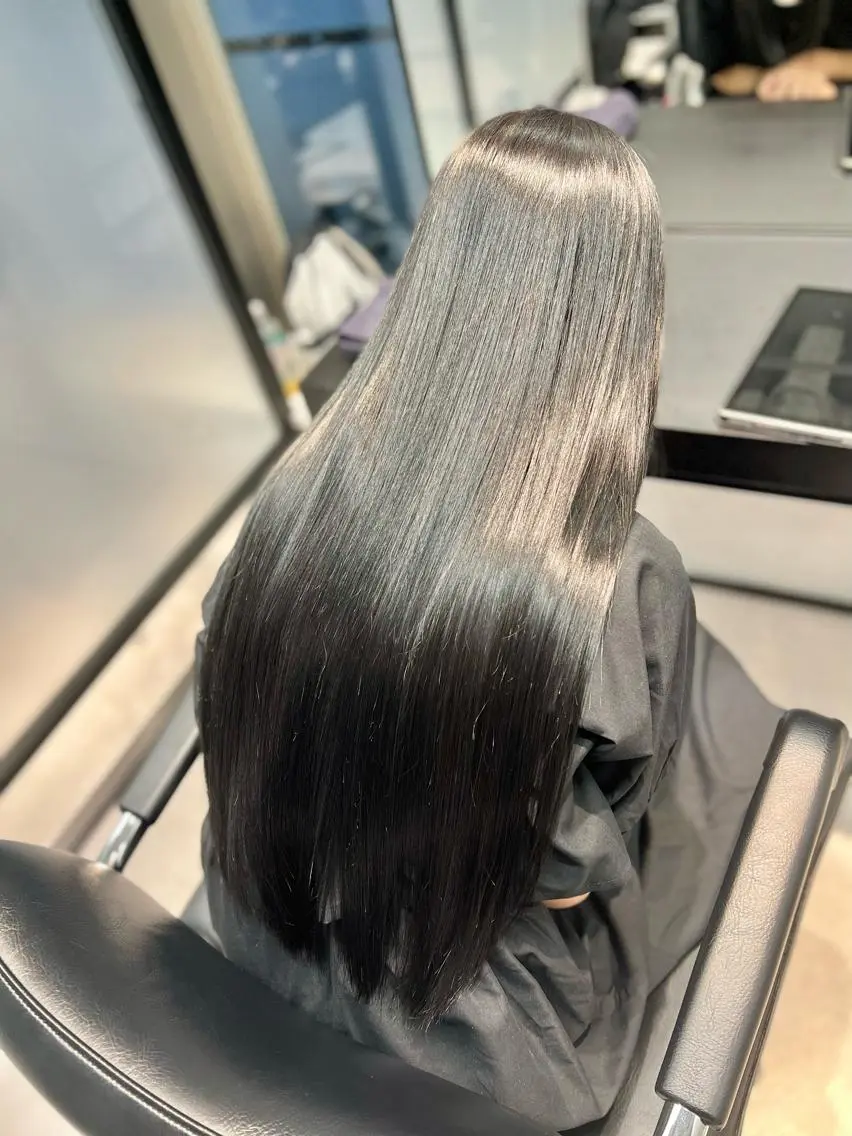ロング カラー 黒髪 ブルーカラー ブルーブラック ブルージュ 縮毛矯正 縮毛矯正　野口 恵のヘアスタイル
