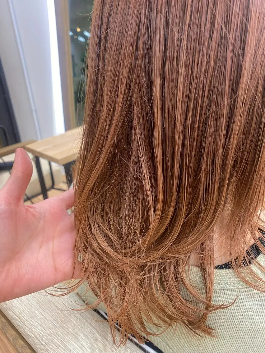 セミロング カット ヘアカラー おおつき ありかのヘアスタイル