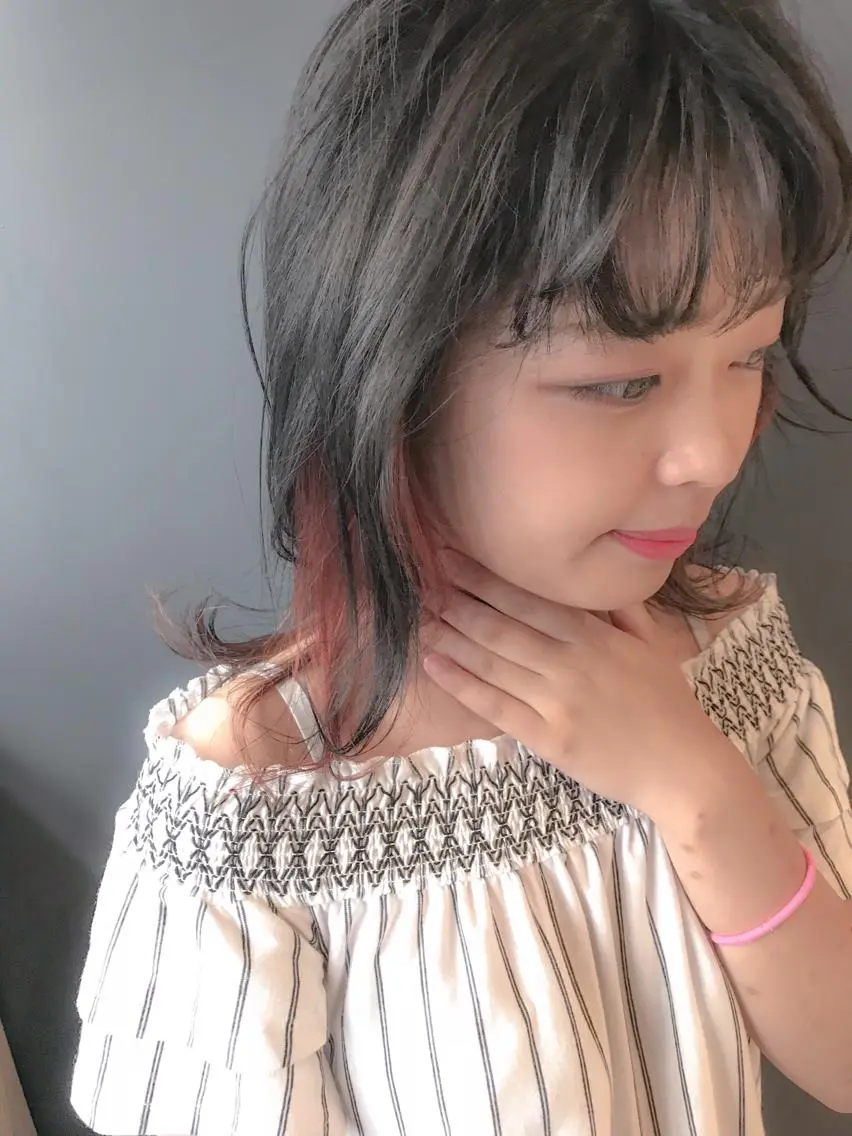 ミディアム カラー インナーカラー レッドカラー 小顔カット カット ヘアカラー BOX mico.のヘアスタイル