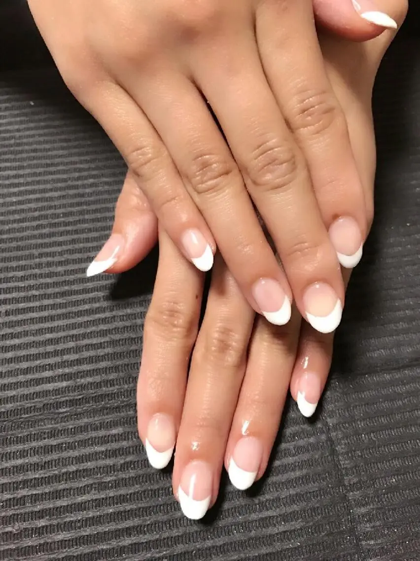 ネイル フレンチネイル シンプルネイル モチの良さ◉ フィルインネイル♡のネイルデザイン