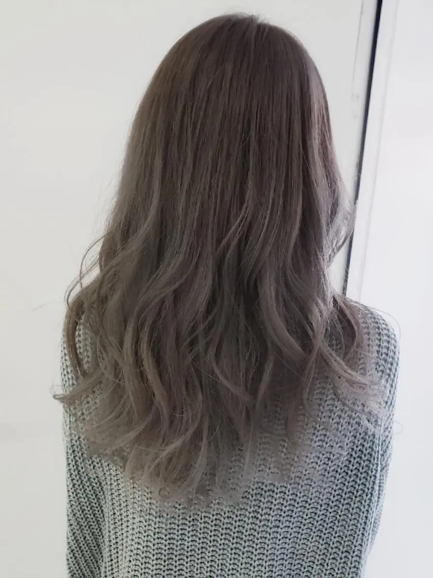 ロング カラー グラデーションカラー グレージュ アイスグレージュ 樋口 千尋のヘアスタイル
