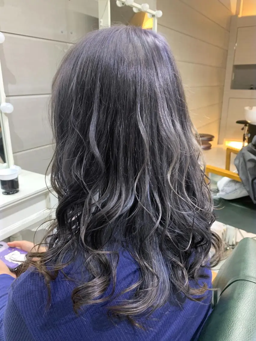 セミロング カラー ブリーチ グレージュ ラベンダーカラー ラベンダーグレージュ ラベンダーグレー ヘアカラー トリートメント Days 透明感カラーのヘアスタイル