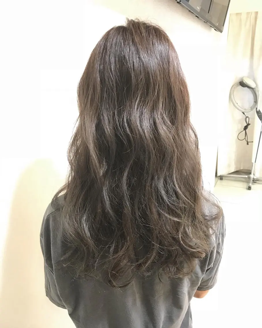 ロング カラー グレージュ ハイライトカラー ハイライト ヘアカラー トリートメント Miru by INCE HAIRのヘアスタイル