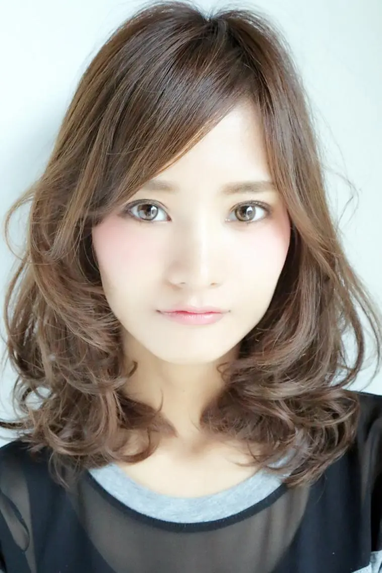 セミロング カラー ヤナ マネージャーのヘアスタイル