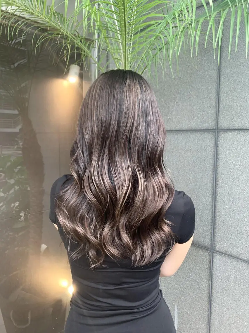 セミロング ハイライト レイヤー×縮毛矯正 深見 拓のヘアスタイル