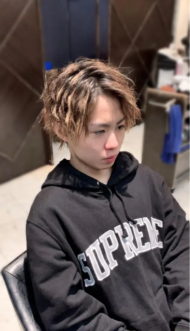 カラー パーマ メンズ センターパート カット ヘアカラー パーマ トリートメント メンズ専門 井藤 雅也のヘアスタイル