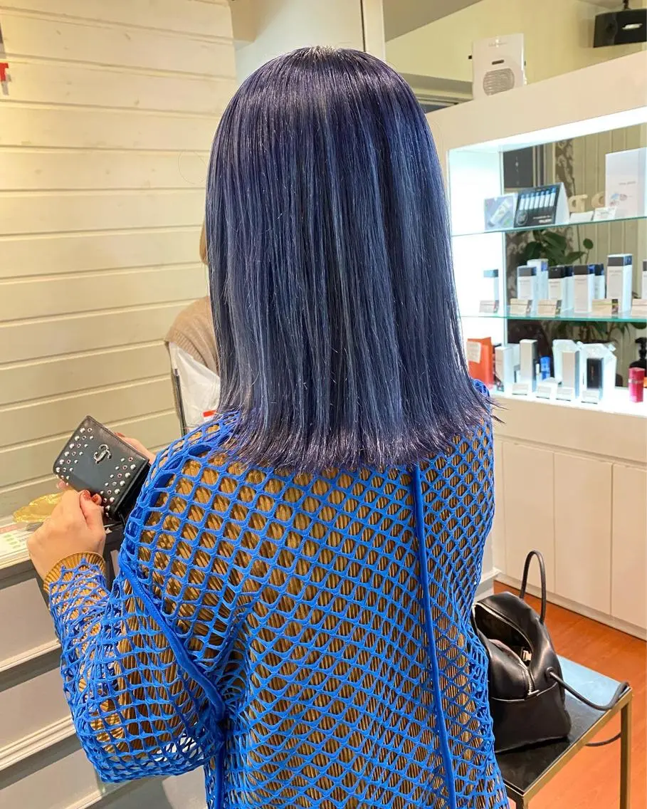 ミディアム カラー ブリーチ ブルーカラー ネイビーカラー カット ヘアカラー ヨシダ トオルのヘアスタイル