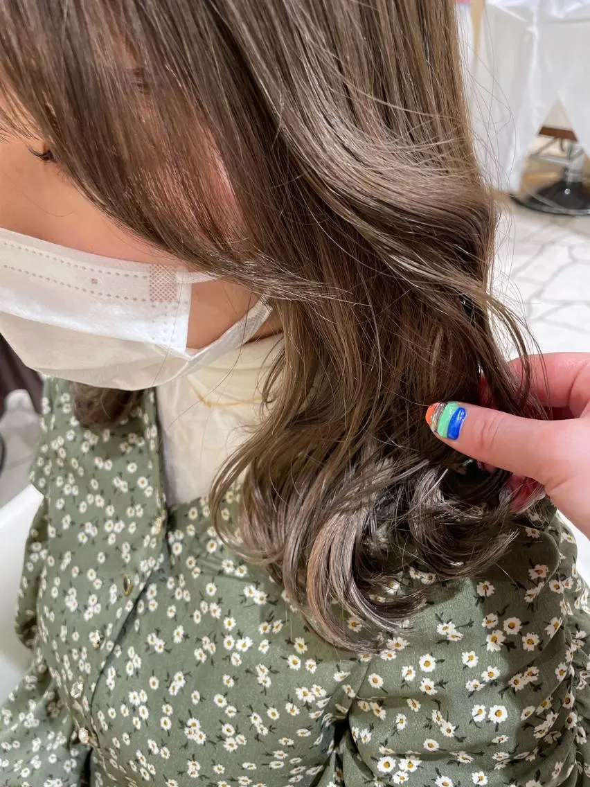 ミディアム カラー 大石 陽菜のヘアスタイル