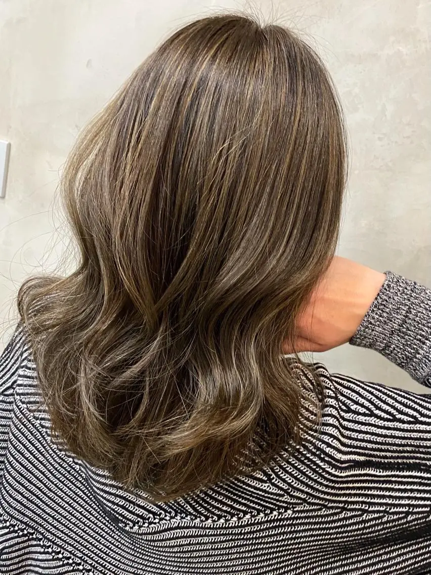 セミロング カラー グレージュ カット ヘアカラー トリートメント 🫧透明感カラー🫧 OIKAWAのヘアスタイル