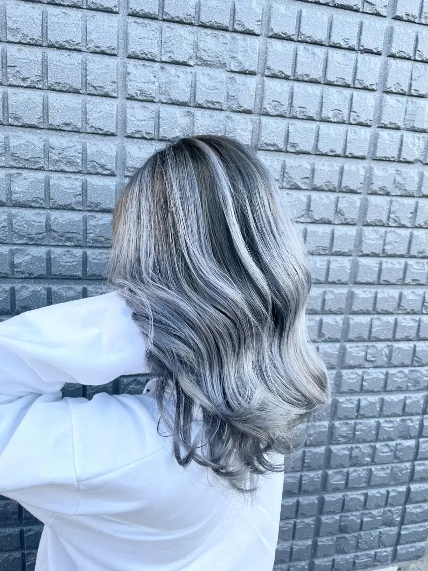 カラー バレイヤージュ ブリーチ La vielle 西峠のヘアスタイル