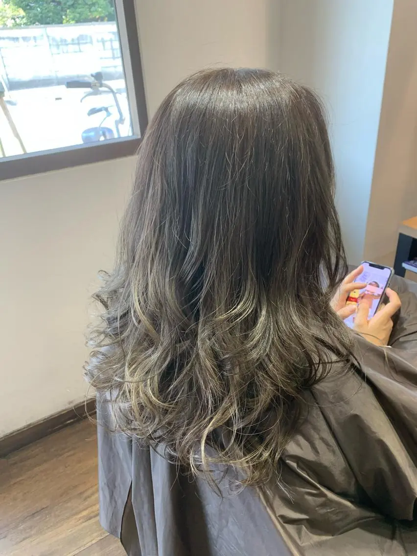 ミディアム カット ヘアカラー リンネ 甲東園のヘアスタイル