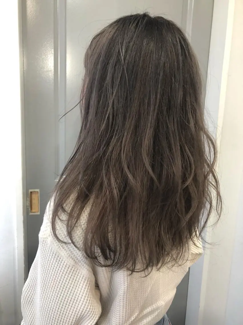 ロング カラー ベージュカラー ブリーチ ケアブリーチ グレージュ Pia ツボイ ケイタのヘアスタイル