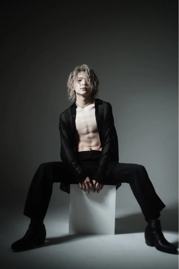 セミロング カラー パーマ メンズ メンズブリーチ ビジネス センターパート フェードカット カルマパーマ カット ヘアカラー トリートメント ヘアセット メンズサロン【owl 心斎橋】難波/アメ村のヘアスタイル