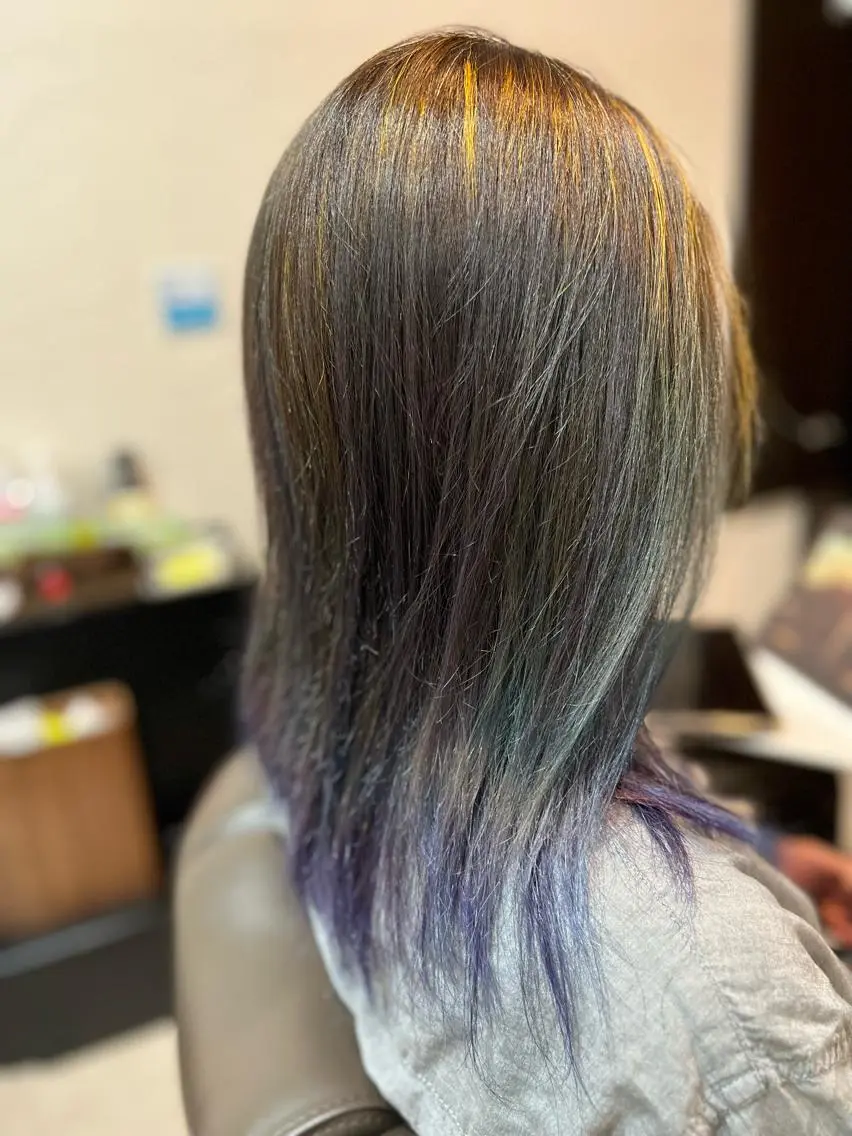 セミロング カラー ブルーカラー バイオレットカラー ヤマグチ リョウのヘアスタイル