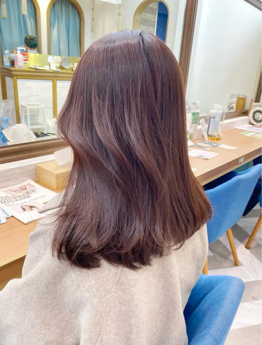 ミディアム カット ヘアカラー トリートメント レイヤーカット /透明感カラー西田のヘアスタイル
