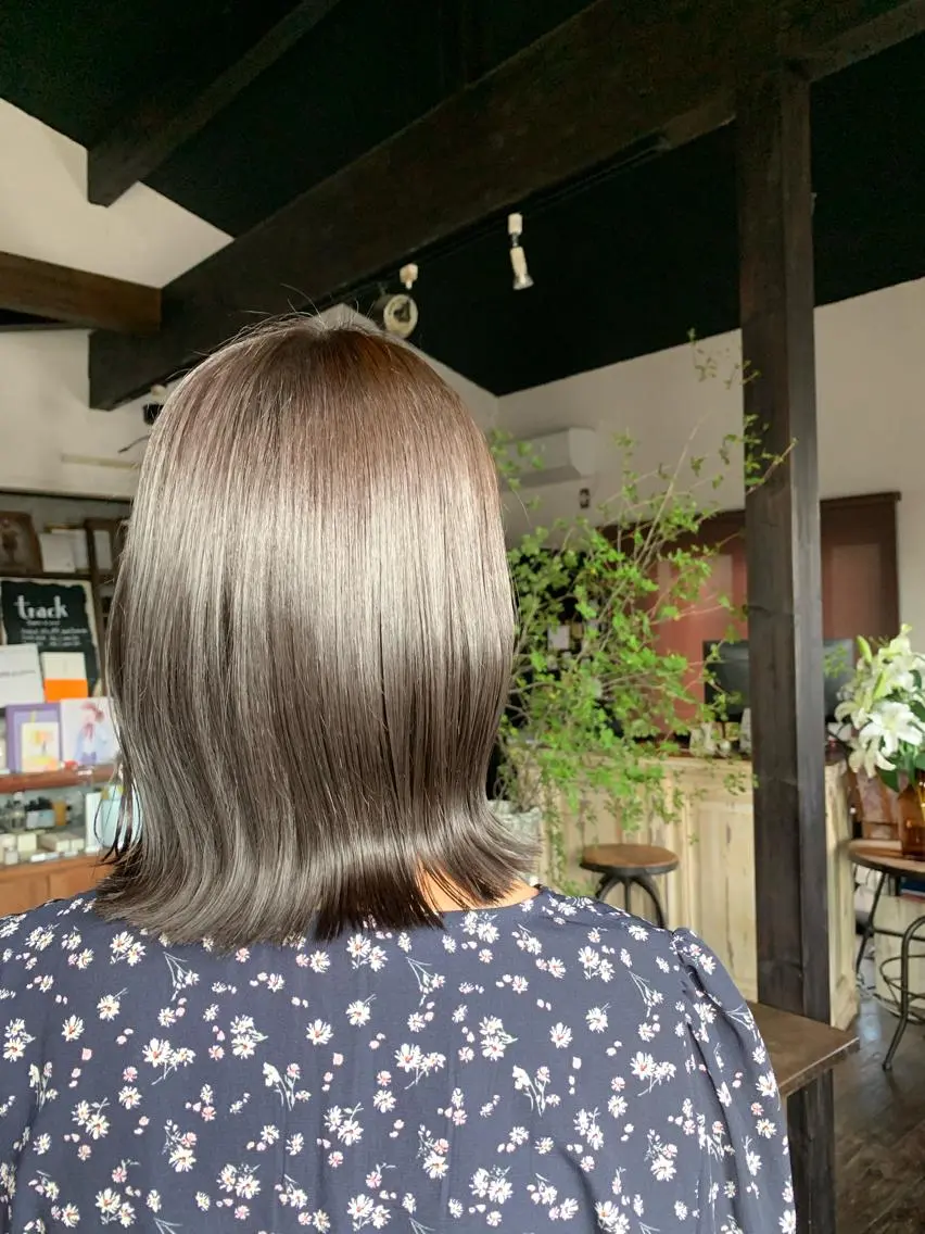 ミディアム カラー ブリーチ 透明感カラー グレージュ ブリーチなしカラー …a みおのヘアスタイル