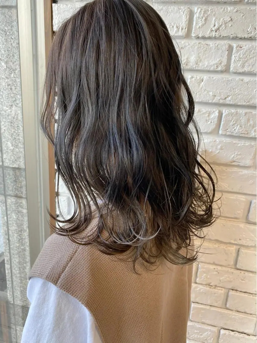 セミロング カラー グレージュ インナーカラー カット ヘアカラー トリートメント 日比 貴大/ minim hairのヘアスタイル