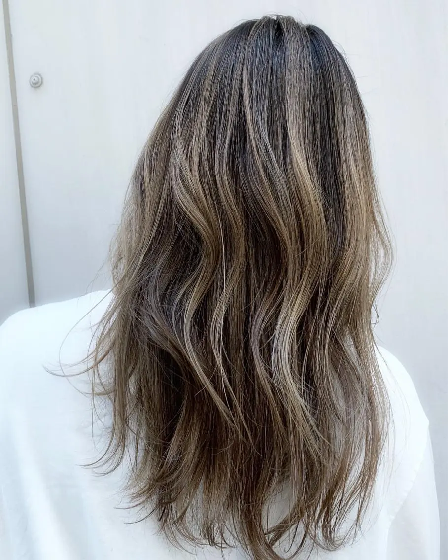 セミロング レイヤーカット カット ヘアカラー 🤍デザインカラー 特化🤍HIROのヘアスタイル