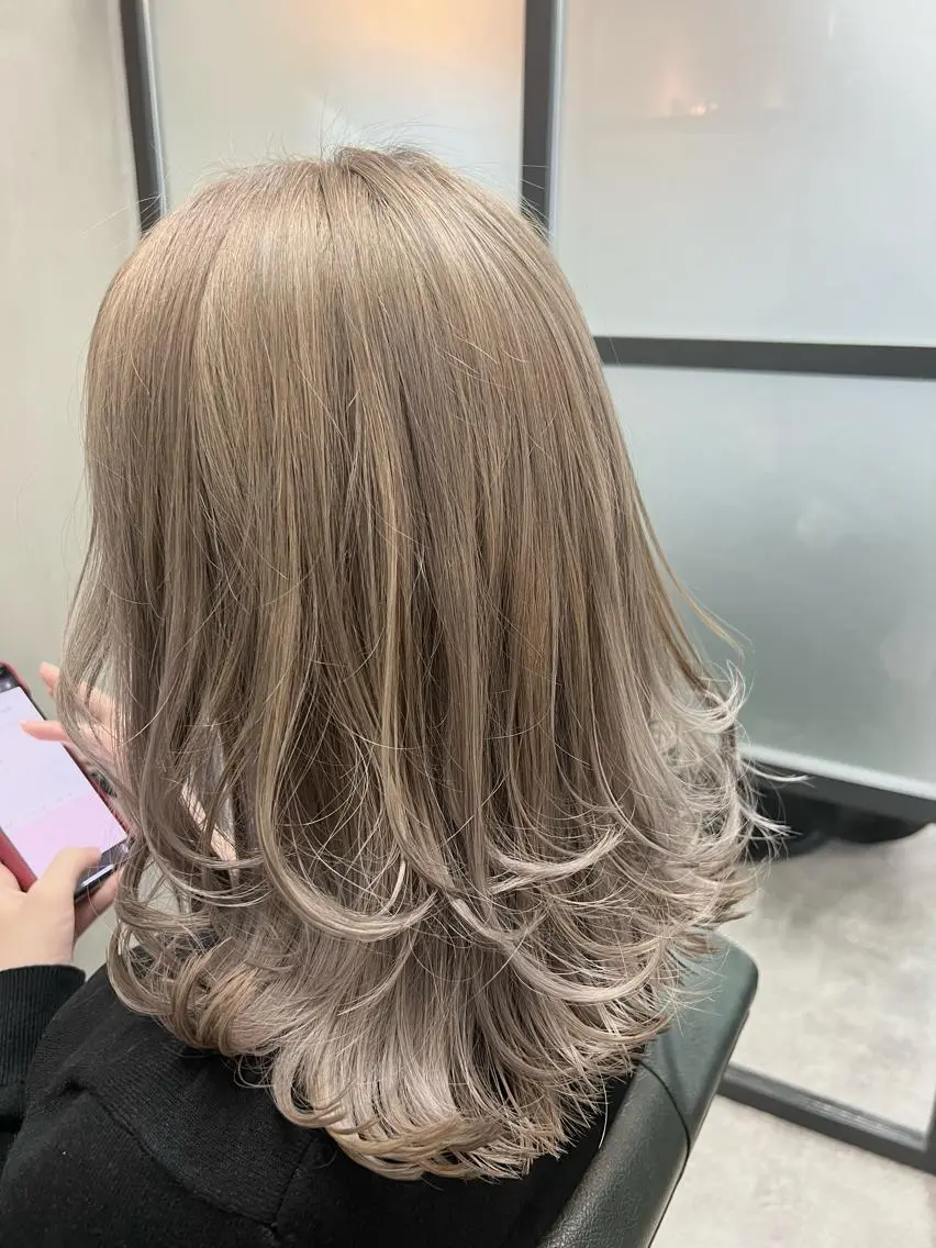 ミディアム カラー グレージュ ミルクティーグレージュ ヘアカラー S.BROOM SAYAKA⭐︎のヘアスタイル