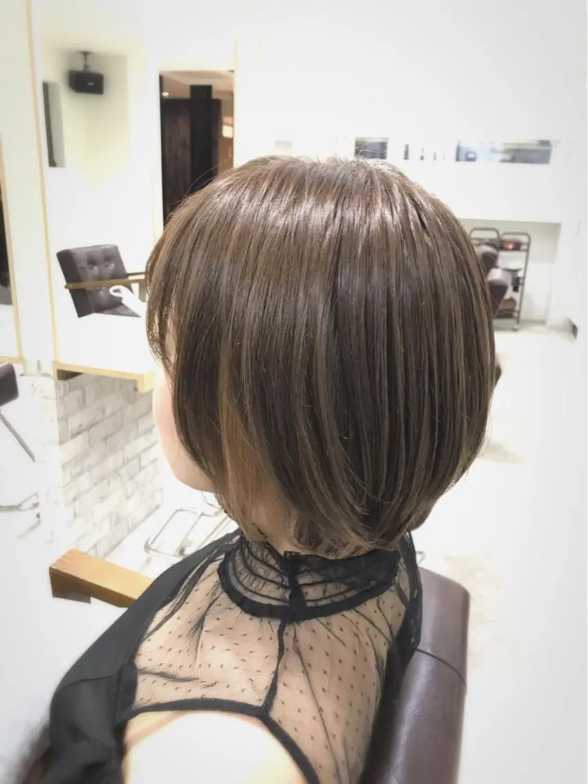 ショート カラー ベージュカラー グレージュ ハイライトカラー インナーカラー ミルクティーベージュ ヘアカラー トリートメント マンツーマン/透明感 foi hairのヘアスタイル