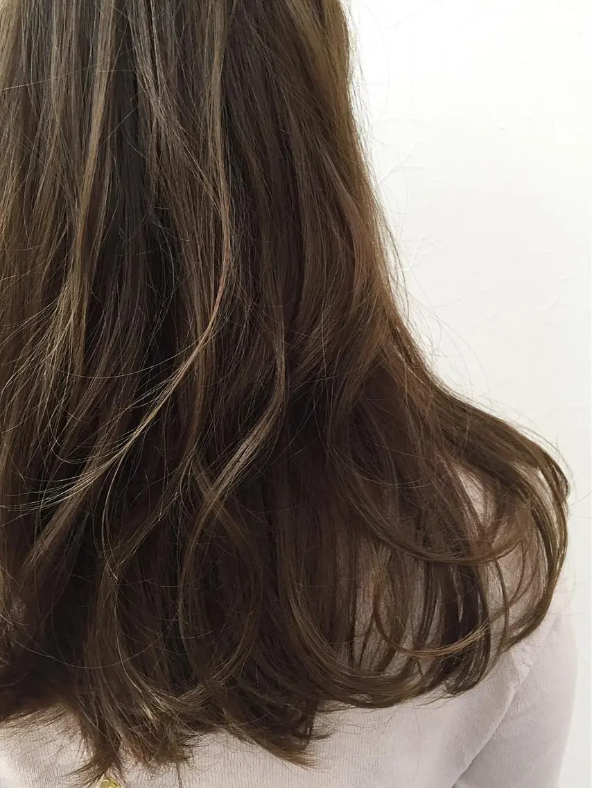 セミロング ロング カラー ベージュカラー グレージュ オリーブグレージュ オリーブグレー 外国人風カラー 花井 啓好のヘアスタイル