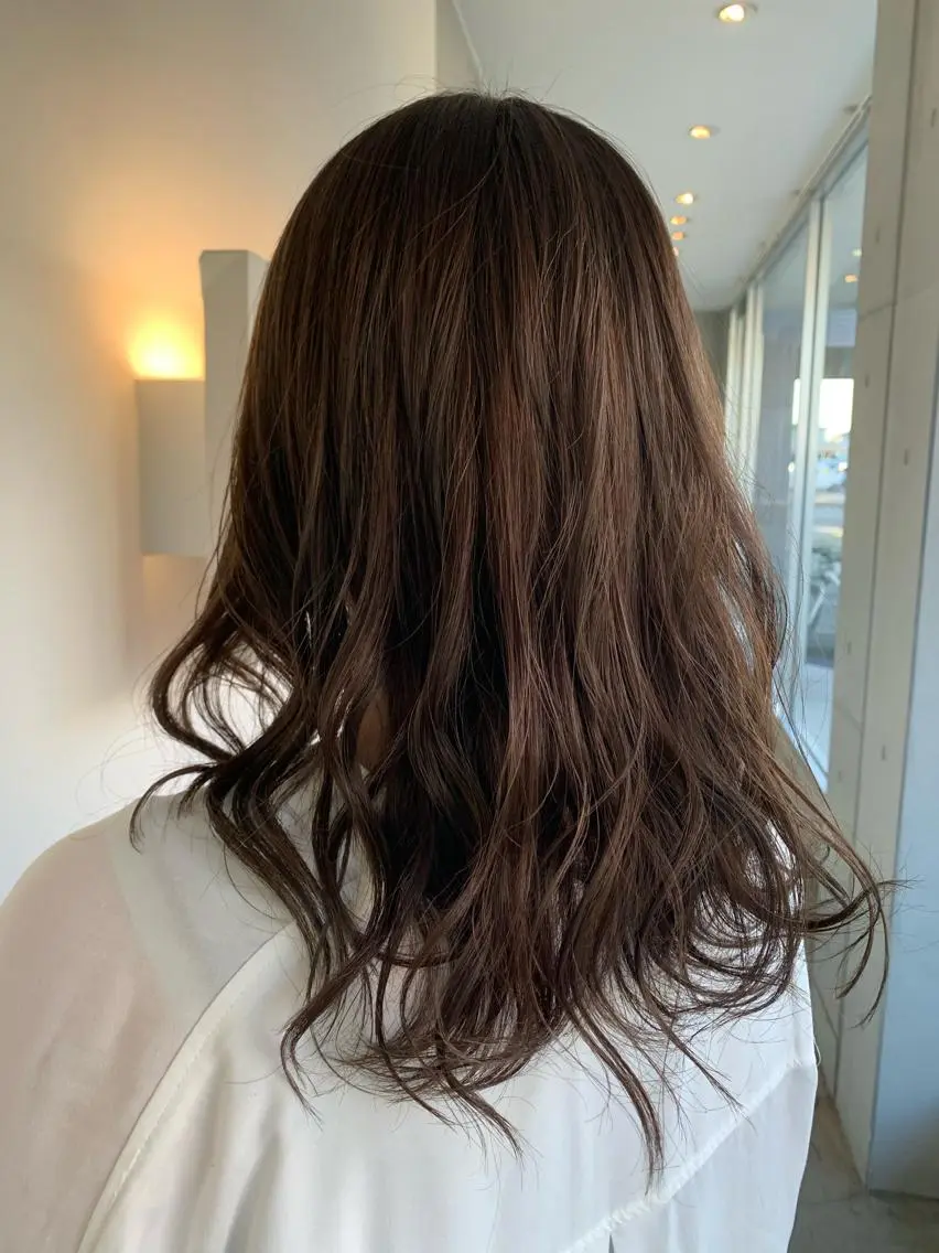 ミディアム アッシュ アッシュグレー アッシュグレージュ ハイライト おせ ちさとのヘアスタイル