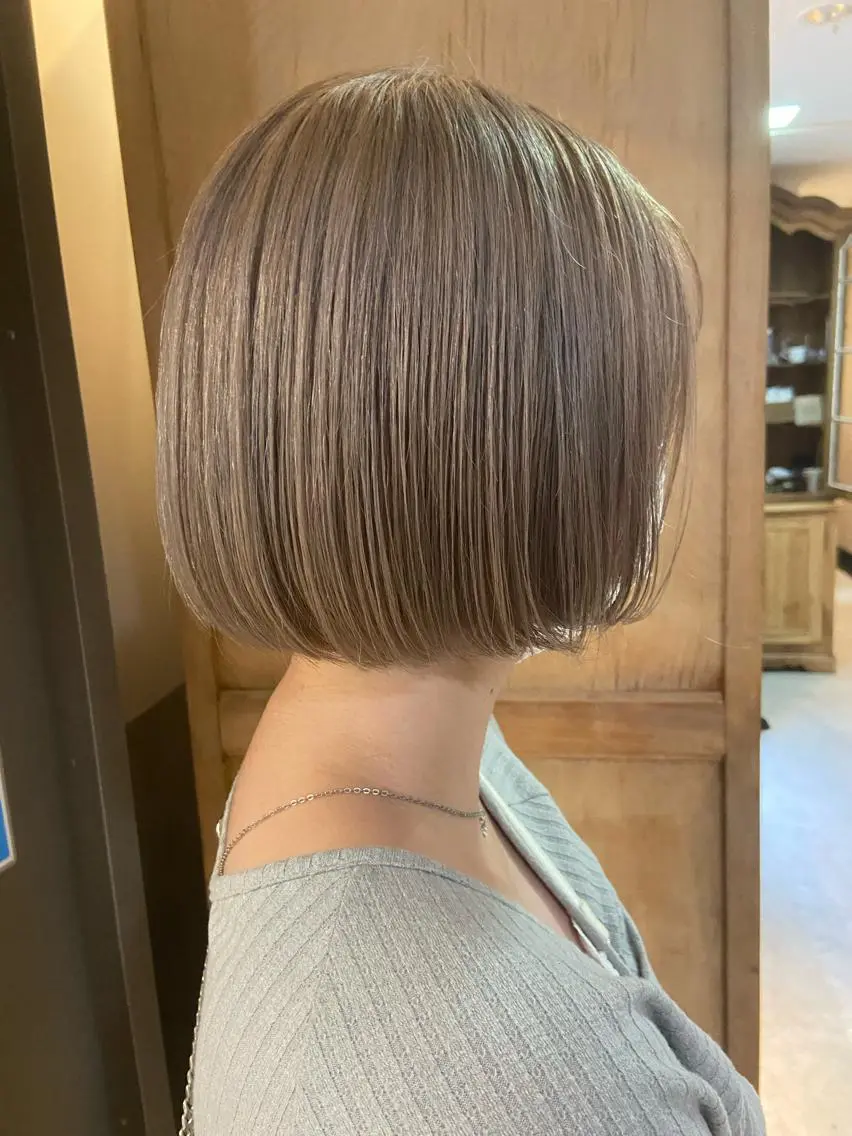 ショート カラー ブリーチ グレージュ ハイトーンカラー ヘアカラー トリートメント 松尾太樹 【pia】福岡美容室のヘアスタイル