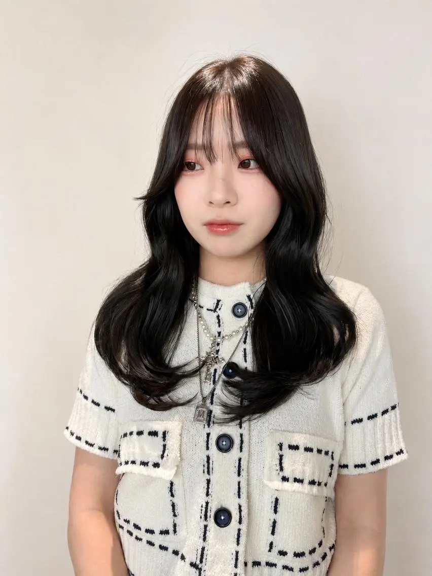 セミロング カラー くびれヘア 韓国風ヘア カット ヘアカラー トリートメント 初めてでも安心🌟 newi町田✂のヘアスタイル