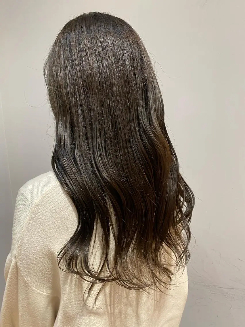 ロング カラー ベージュカラー グレージュ オリーブグレージュ オリーブグレー 大人可愛い♡コテ巻き パーマ🌼杉田 萌恵のヘアスタイル