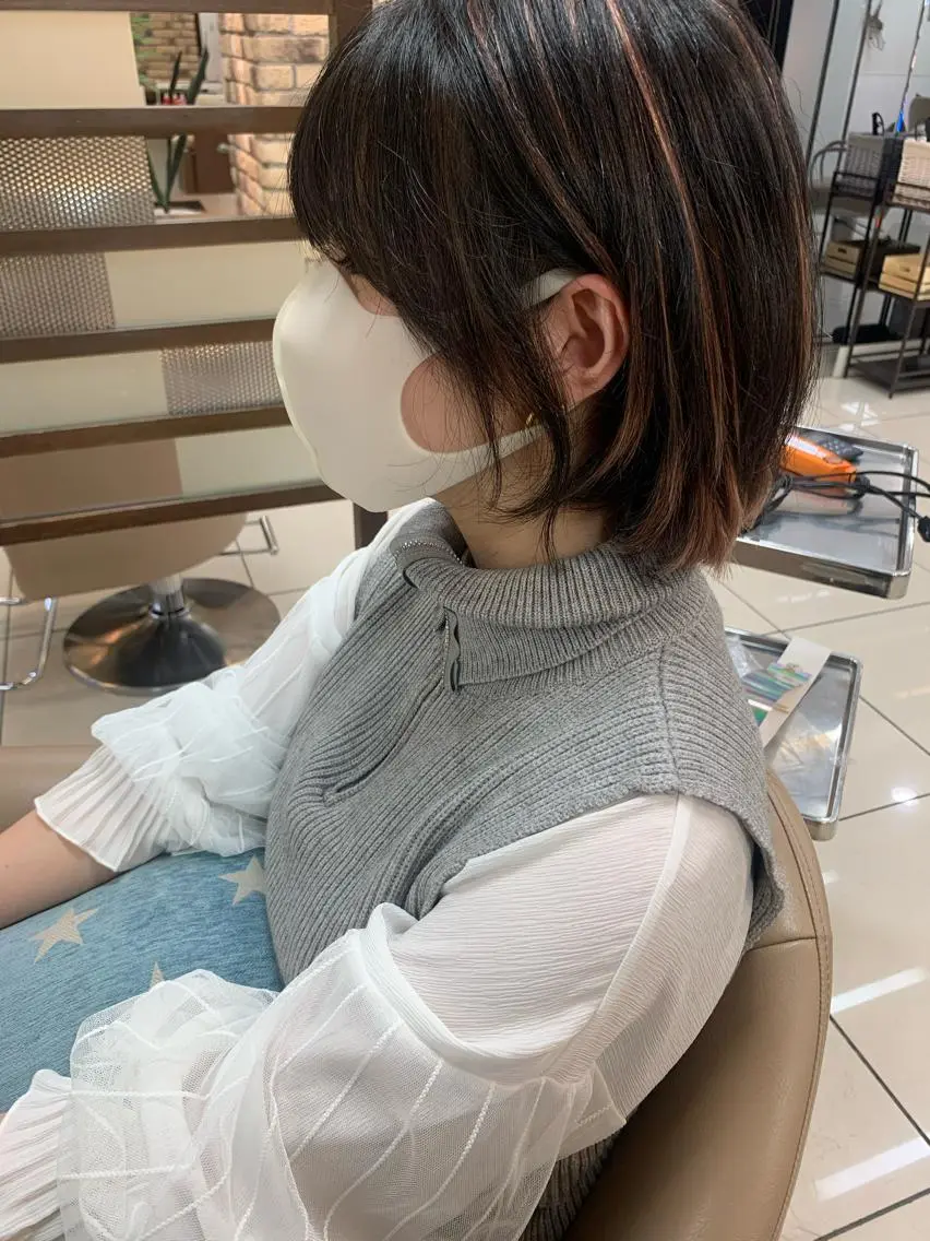 ミディアム カラー ハイライトカラー エクステ ハイライト 羽エクステ🩷 🤍まき🤍のマツエク・マツパデザイン