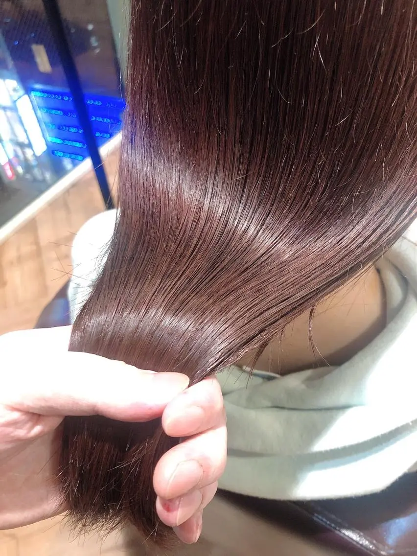 セミロング カラー ヘアカラー トリートメント 韓国🇰🇷レイヤー 映える顔周り🩷のヘアスタイル