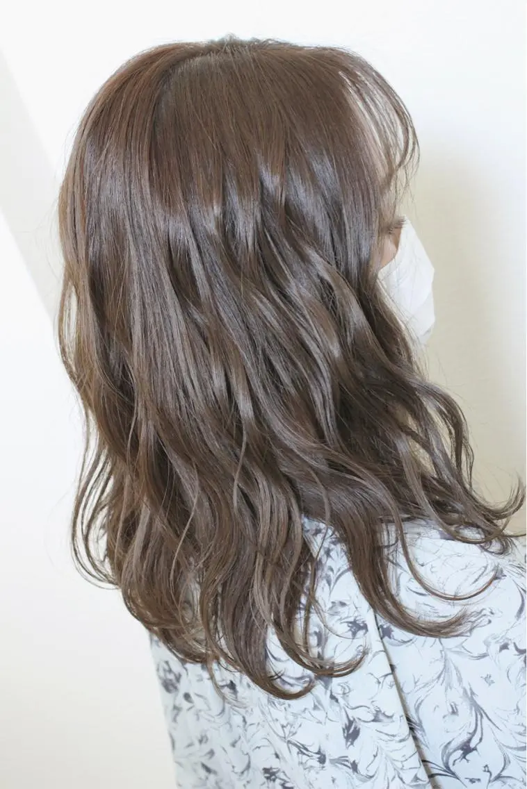 セミロング カラー アッシュ ベージュカラー カット ヘアカラー 土居 正季のヘアスタイル