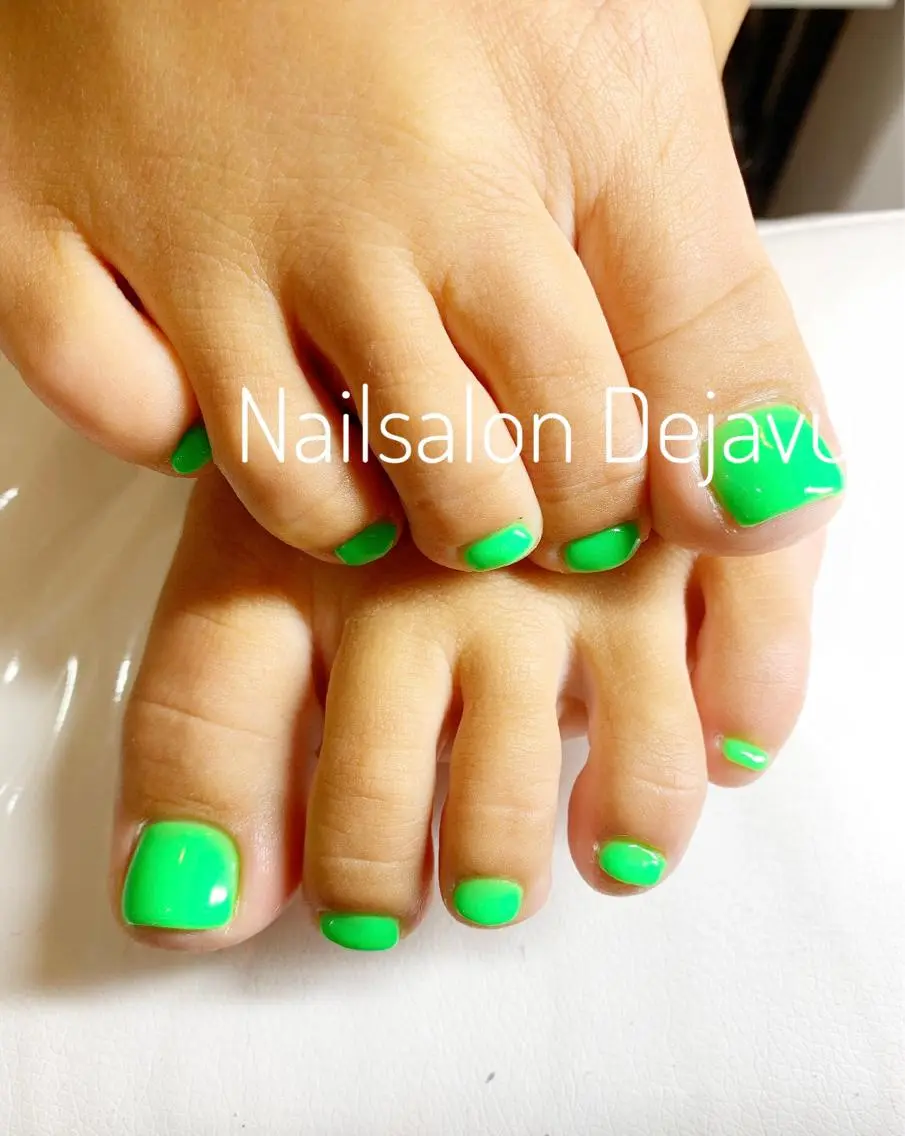 ネイル アートネイル フットネイル ワンカラーネイル Nail salon Dejavu 🌿のネイルデザイン