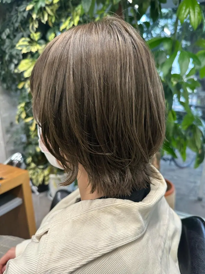 ミディアム カラー グレージュ ウルフカット ショート・ウルフ✂︎ 安住有咲子のヘアスタイル