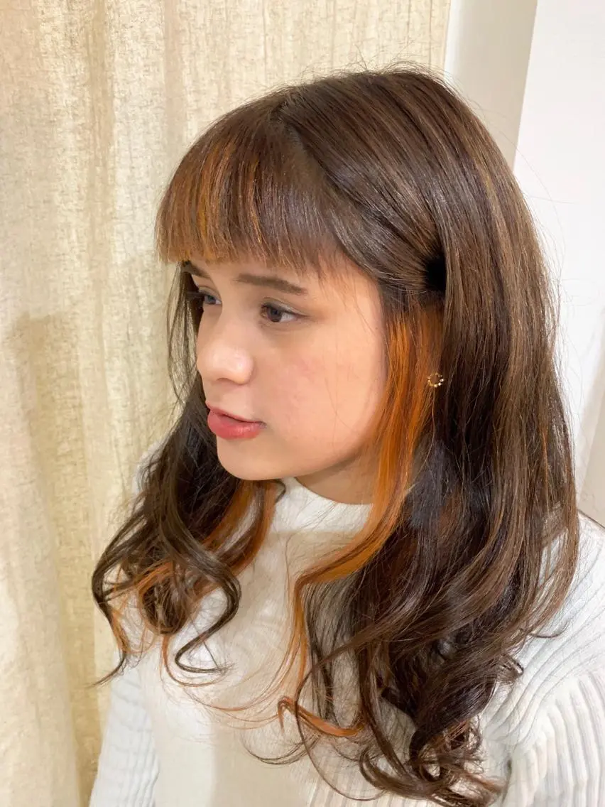 セミロング カラー オレンジ ヘアカラー 佐藤 美咲のヘアスタイル