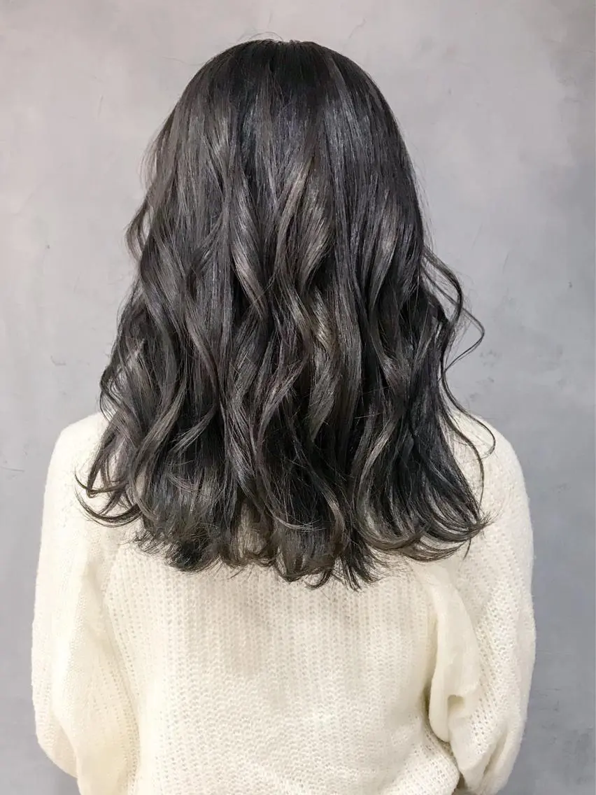 セミロング カラー アッシュ ブリーチ ケアブリーチ ヘアカラー 江畑 匠 新宿三丁目 徒歩30秒⭐️のヘアスタイル