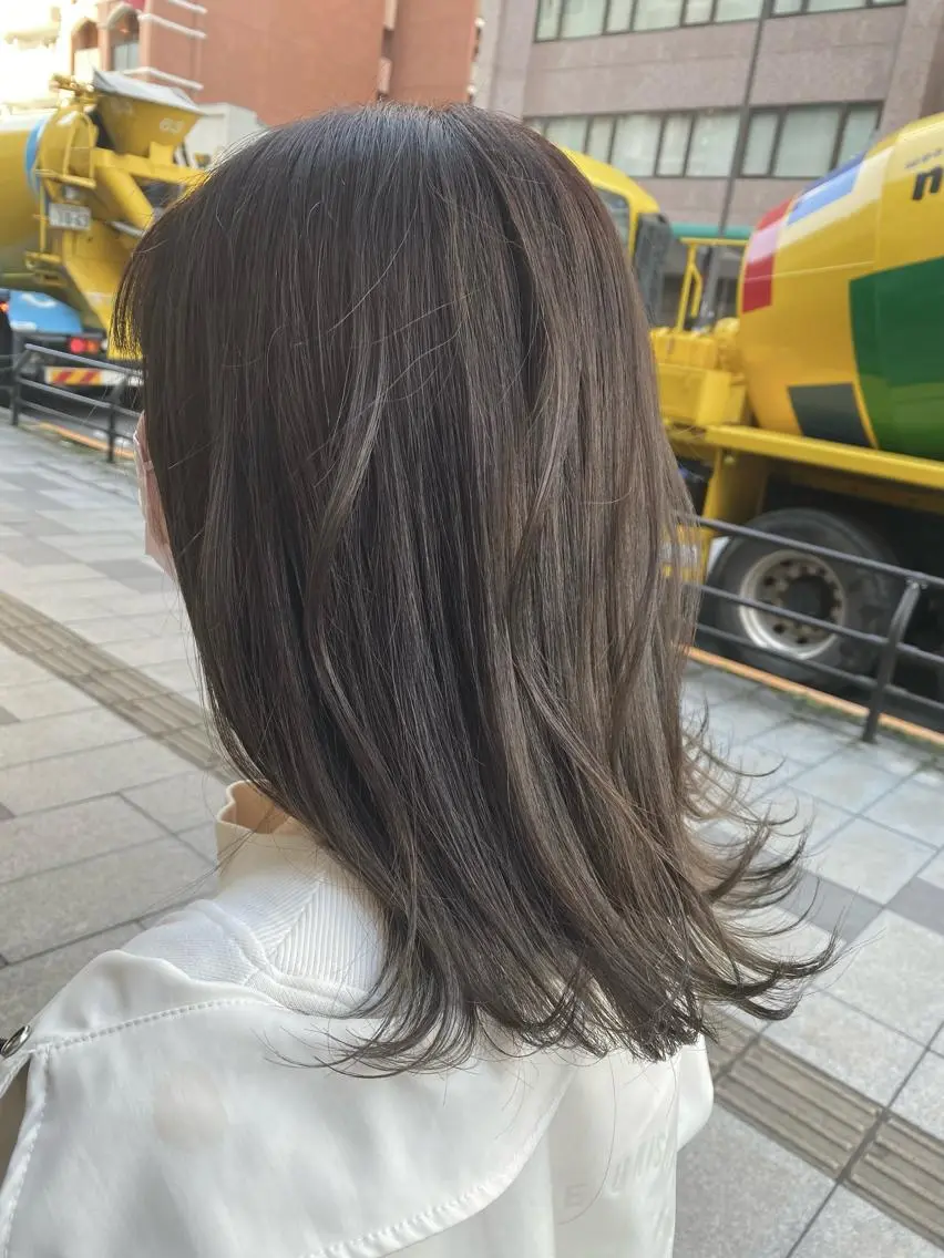 セミロング カラー アッシュ ベージュカラー ヘアカラー トリートメント 特殊カラー特化 ✂️SHIAN フジのヘアスタイル