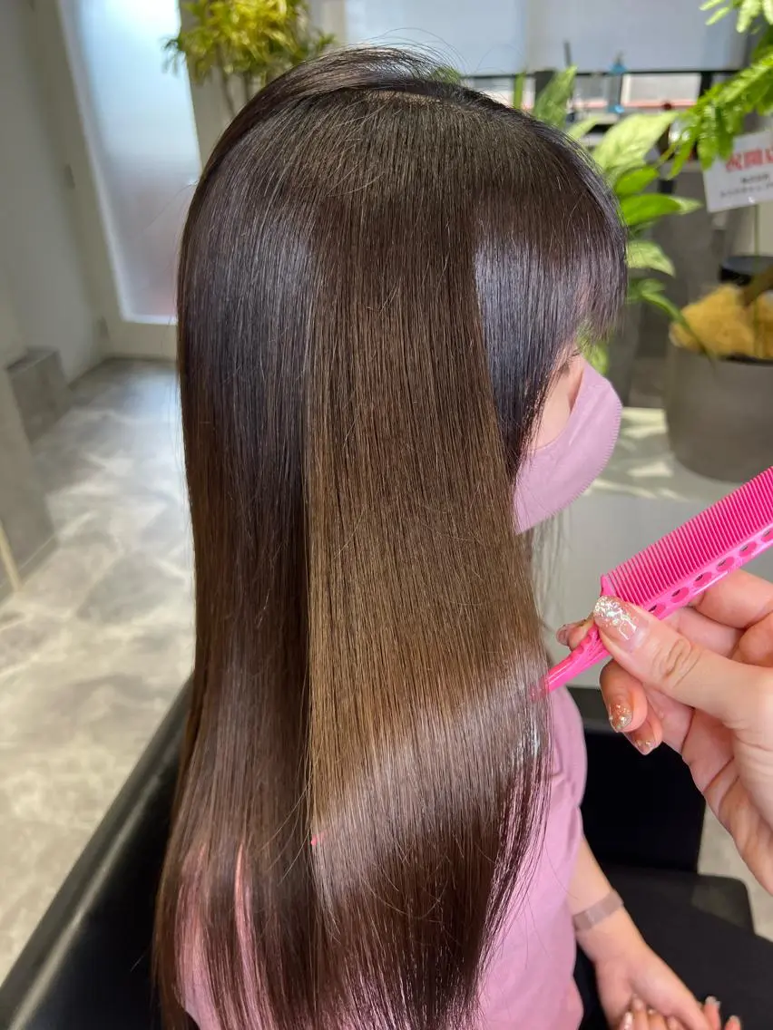 ロング カラー ヘアアレンジ ベージュカラー ブリーチ ダブルカラー ミルクティーベージュ ヨシンモリ hiiko顔まわり カットのヘアスタイル