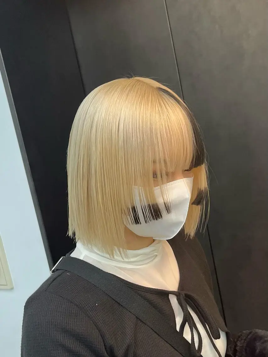 ミディアム カラー イツク ⚡️ ルーツ/ハイトーンのヘアスタイル