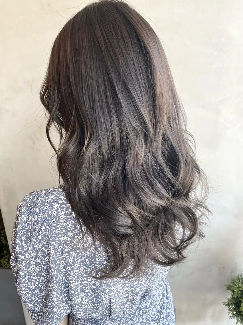 ロング カラー ヘアアレンジ ネイル マツエク・マツパ インナーカラー くびれヘア 外国人風カラー 学生 レイヤーカット カット ヘアカラー トリートメント 夜23時まで予約🉑 reverieあきらのヘアスタイル